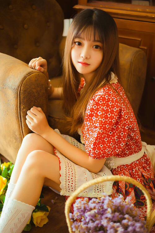 九游网-赫罗纳紧密配合拉扯防线完成突破，赫罗纳队徽